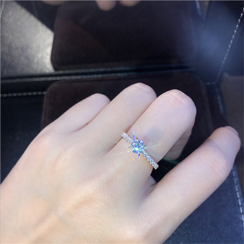 Dazzling Round-Cut Engagement Ring β Classic Zircon Sparkle