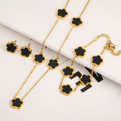 Charm Bracelet β Delicate Gold Touch for Fashion Lovers