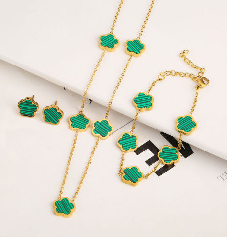Charm Bracelet β Delicate Gold Touch for Fashion Lovers