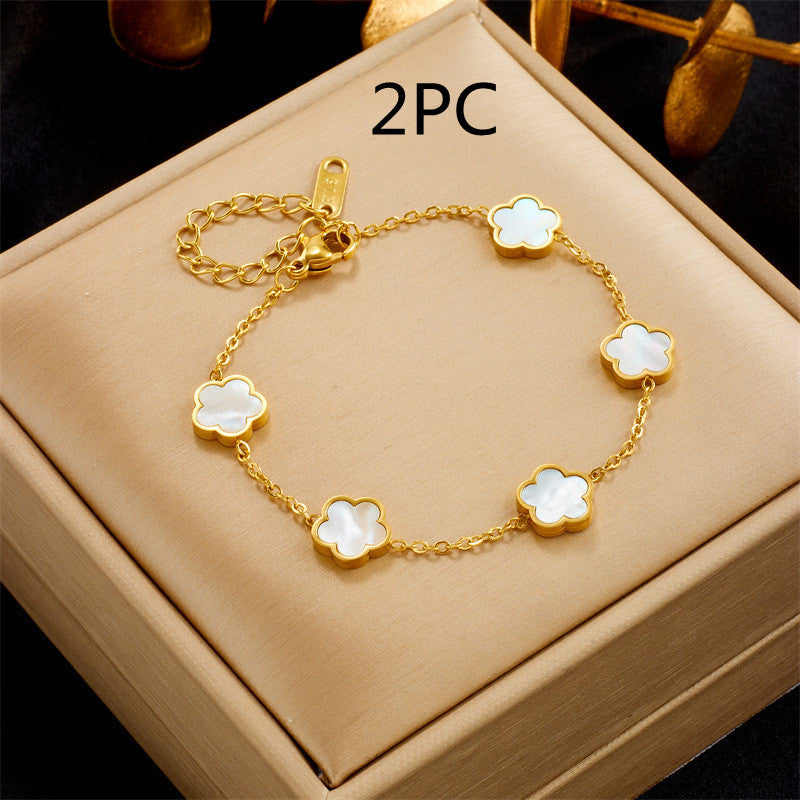 Charm Bracelet β Delicate Gold Touch for Fashion Lovers