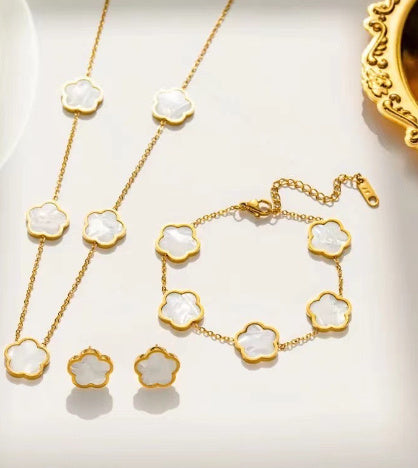 Charm Bracelet β Delicate Gold Touch for Fashion Lovers