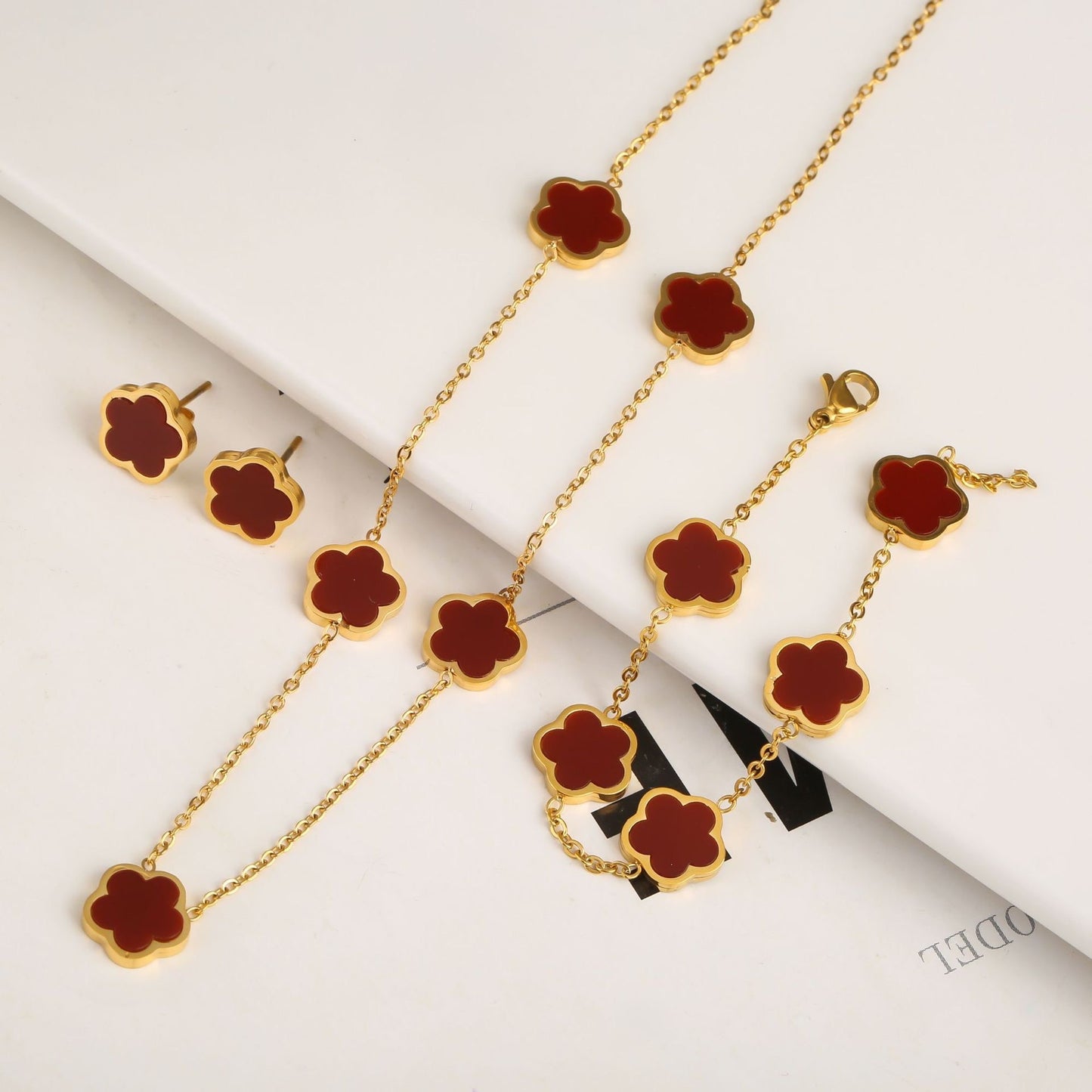 Charm Bracelet β Delicate Gold Touch for Fashion Lovers