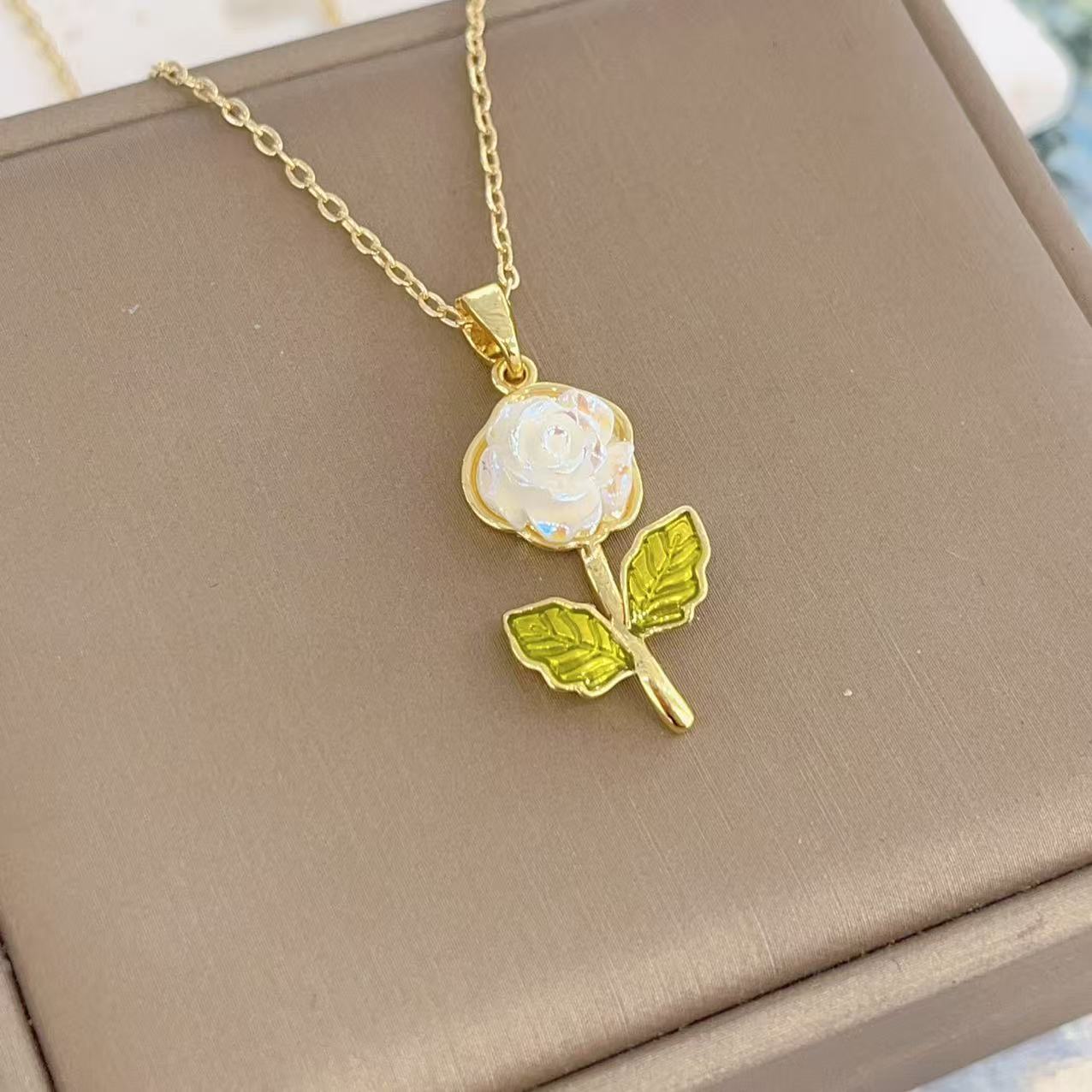 Laser Gardenia Pendant Necklace – Elegant Floral Clavicle Chain for Women
