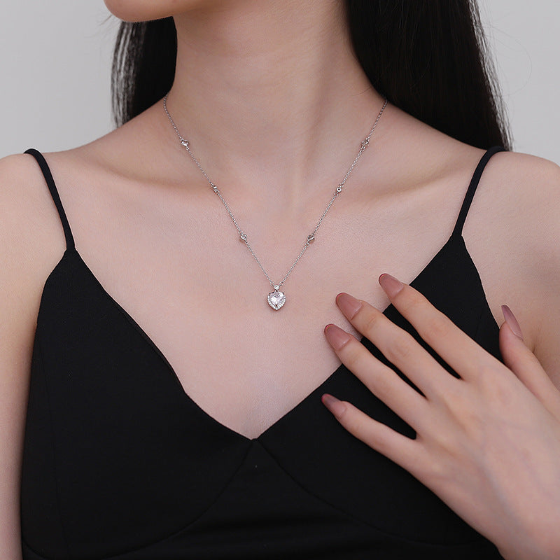 Elegant Heart-Shaped Pendant Necklace – Affordable Luxury Gift for Women